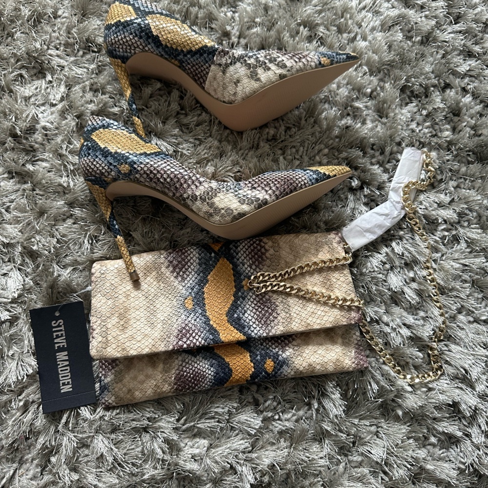 Steve Madden Vala snake print Size 8.5 and matching clutch. Both pieces are NWT